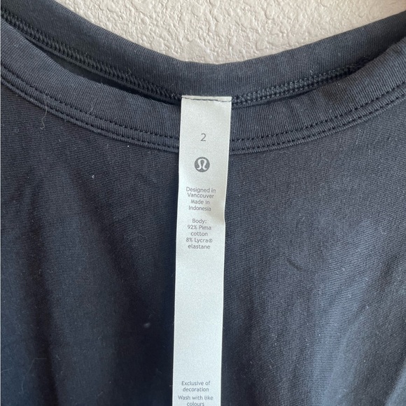 lululemon athletica Crescent Tee Black Short Sleeve Twist Front Size 2 - Picture 4 of 6